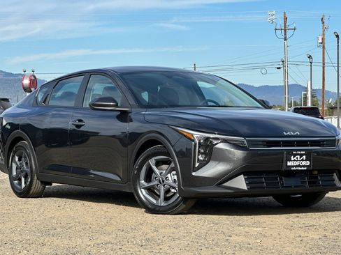 New 2026 Kia K4 FWD image 2