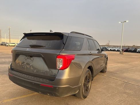 Used 2020 Ford Explorer XLT image 12