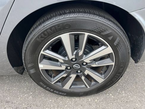 Used 2025 Nissan Versa SV FWD image 29