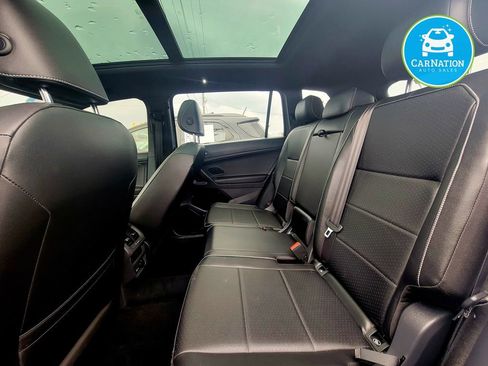 Used 2021 Volkswagen Tiguan SE R-Line image 8