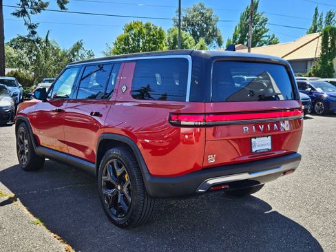 Used 2024 Rivian R1S Adventure AWD/4WD image 3