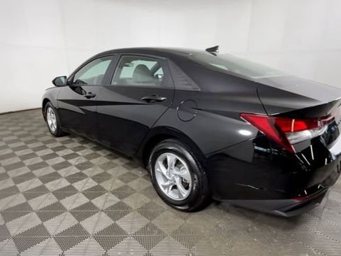 Certified 2023 Hyundai Elantra SE FWD image 7