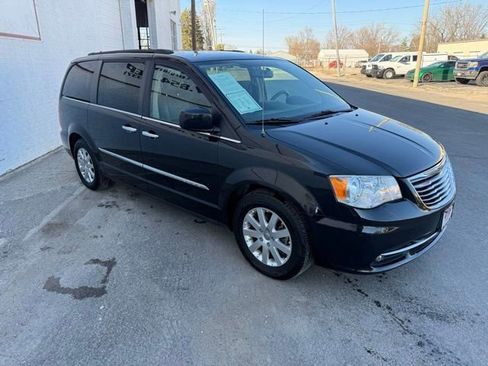 Used 2015 Chrysler Town & Country Touring w/ Driver Convenience Group image 3