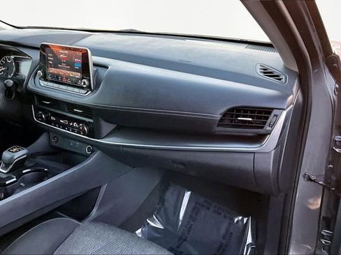 Used 2024 Nissan Rogue SV image 18