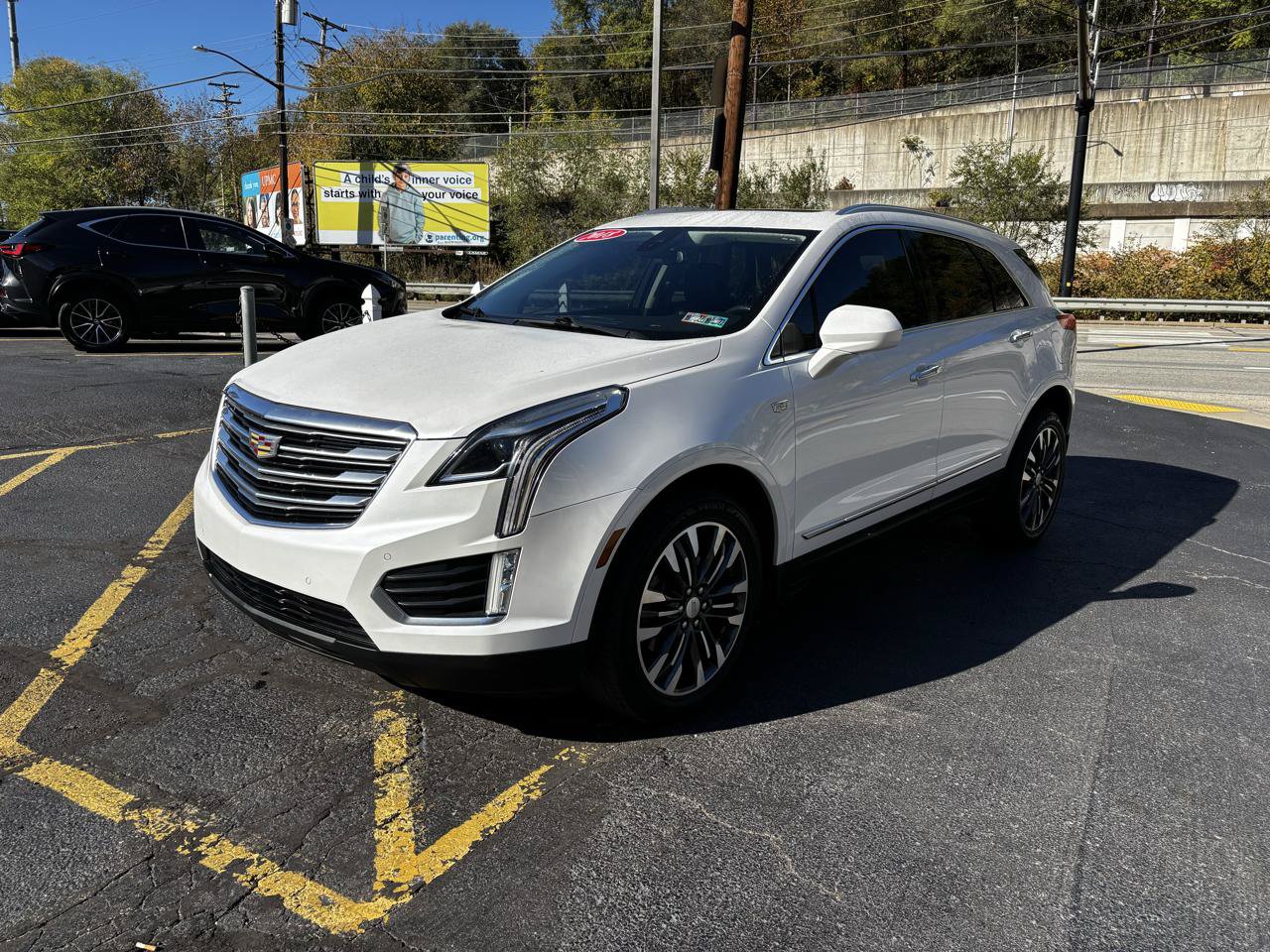 Used 2018 Cadillac XT5 Premium Luxury AWD/4WD image 3