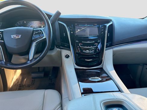 Used 2017 Cadillac Escalade Premium Luxury image 19