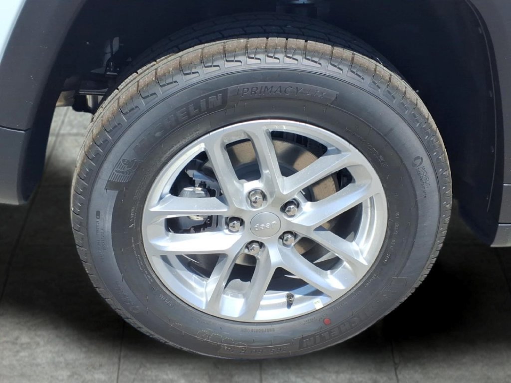 New 2026 Jeep Grand Cherokee Laredo AWD/4WD image 7