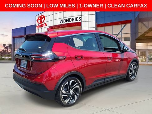 Used 2023 Chevrolet Bolt LT w/ Infotainment Package FWD image 6
