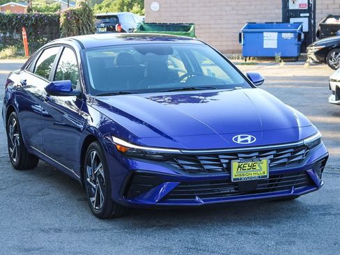 New 2025 Hyundai Elantra SEL image 3