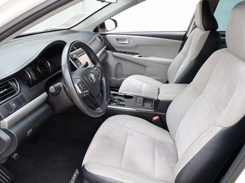 Used 2015 Toyota Camry XSE image 10