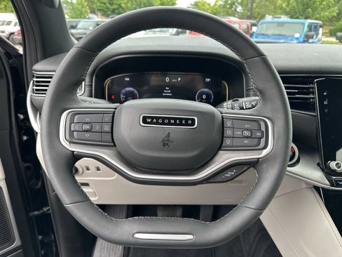 Certified 2025 Jeep Wagoneer 4WD image 12
