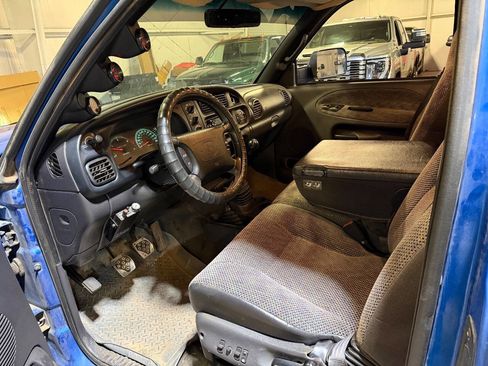 Used 1998 Dodge Ram 2500 Truck 4x4 Quad Cab image 2