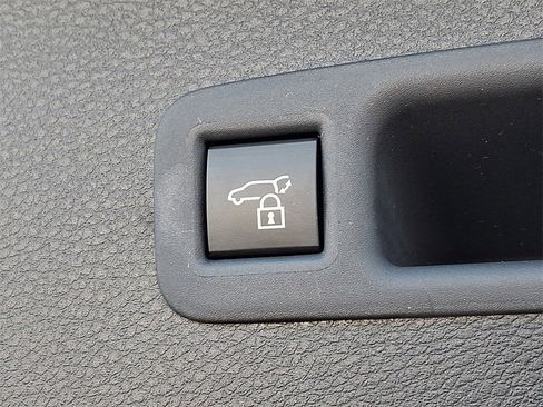 Certified 2025 Toyota Sienna Limited image 30