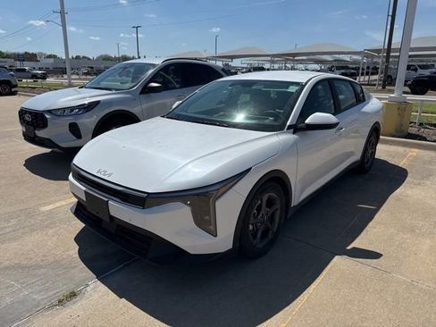 Used 2025 Kia K4 LXS image 3