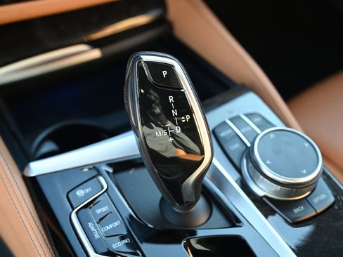 Used 2022 BMW M550i xDrive w/ Premium Package image 33