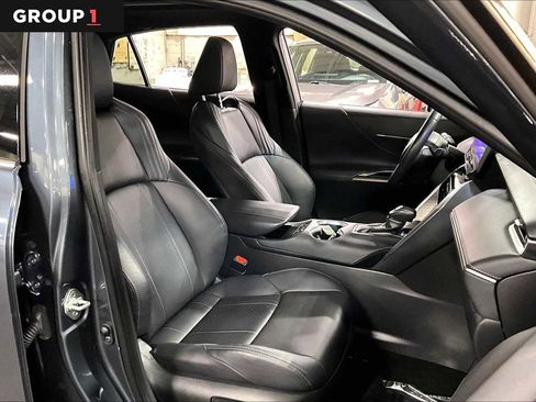 Certified 2024 Toyota Venza Limited image 8