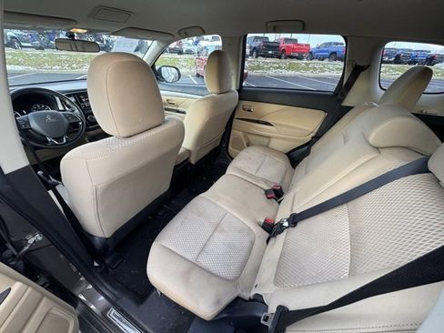 Used 2017 Mitsubishi Outlander SE image 13