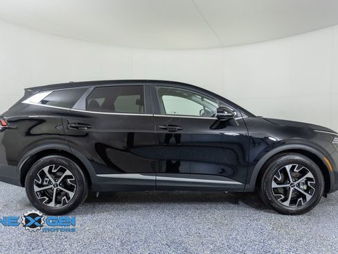 Used 2024 Kia Sportage EX image 8