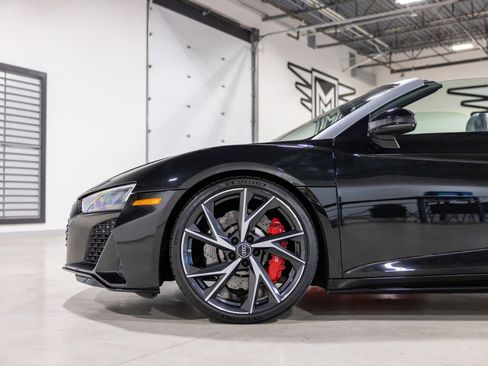 Used 2021 Audi R8 V10 w/ Premium Package image 18