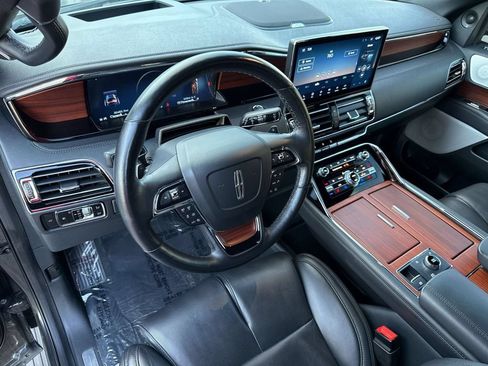 Certified 2023 Lincoln Navigator Reserve AWD/4WD image 11