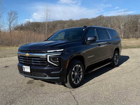 Used 2025 Chevrolet Suburban LT w/ Comfort Package image 1