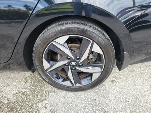 Certified 2023 Hyundai Elantra Limited FWD image 6