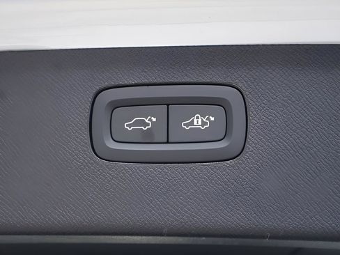 Used 2025 Volvo XC90 B6 Ultra w/ Protection Package Premier image 19