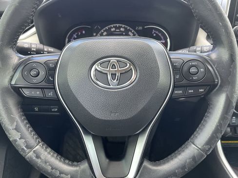 Used 2019 Toyota RAV4 Limited image 10