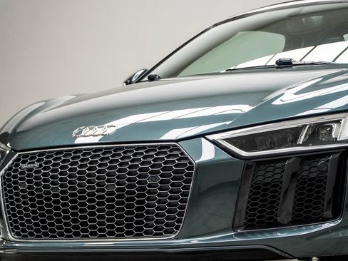 Used 2017 Audi R8 V10 w/ Carbon Exterior Package image 8