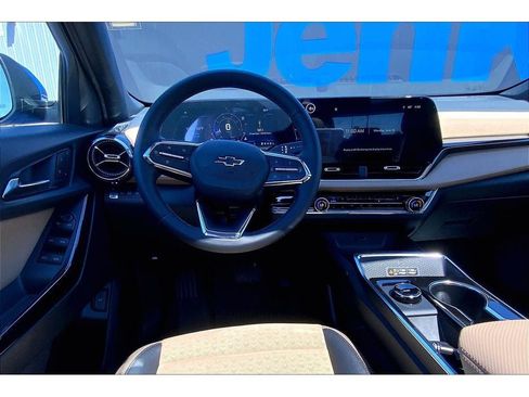 Used 2026 Chevrolet Equinox ACTIV w/ Convenience Package III AWD/4WD image 5