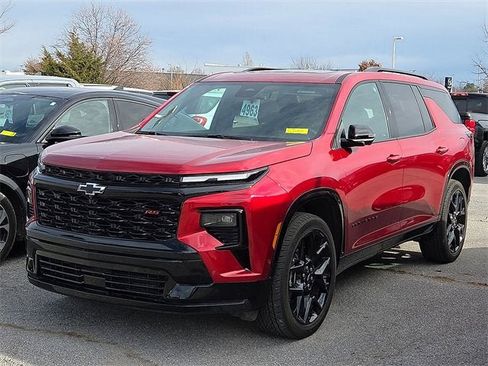 Used 2024 Chevrolet Traverse RS image 1