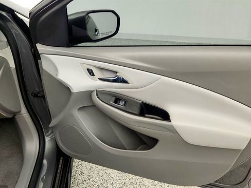 Used 2017 Chevrolet Volt LT w/ Comfort Package image 25