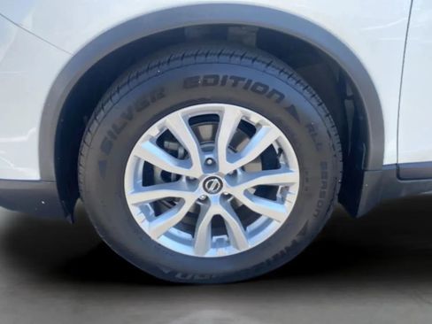 Used 2017 Nissan Rogue SV w/ SV Premium Package FWD image 31