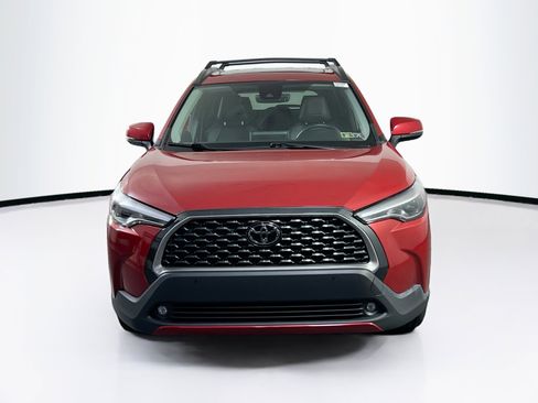 Used 2022 Toyota Corolla Cross XLE w/ Convenience Package image 2