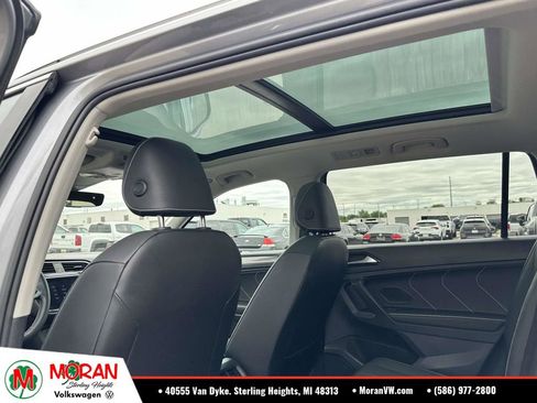 Certified 2023 Volkswagen Tiguan SE w/ Panoramic Sunroof Package AWD/4WD image 17