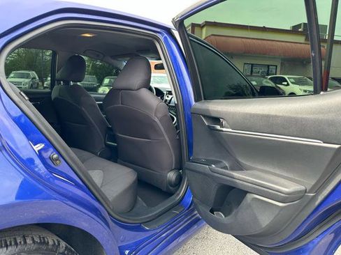 Used 2018 Toyota Camry LE FWD image 17