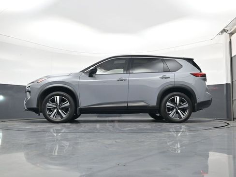 Used 2025 Nissan Rogue SL w/ SL Premium Package image 18