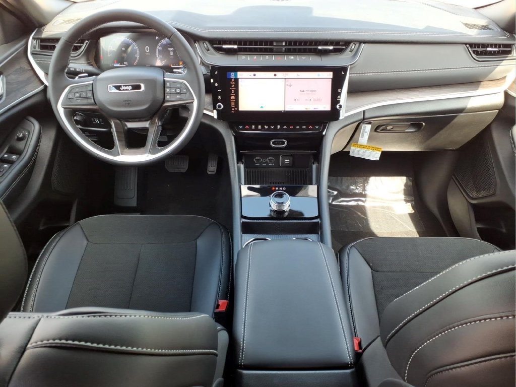 New 2027 Jeep Grand Cherokee Altitude RWD image 11