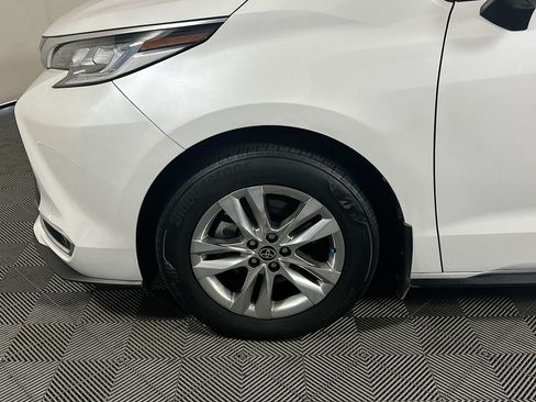 Used 2025 Toyota Sienna Limited FWD image 11