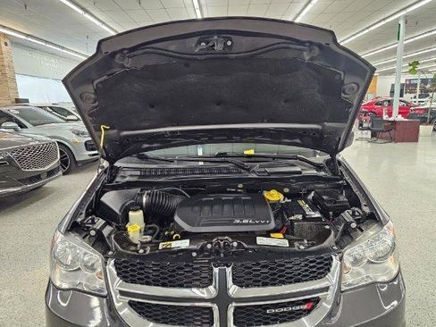 Used 2018 Dodge Grand Caravan SXT image 37