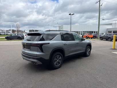 Used 2024 Chevrolet Traverse LT
