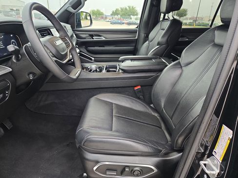 Used 2024 Jeep Wagoneer Series II w/ Flexible Seating Group RWD image 15