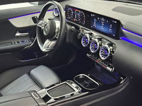 Used 2025 Mercedes-Benz CLA 250 image 8