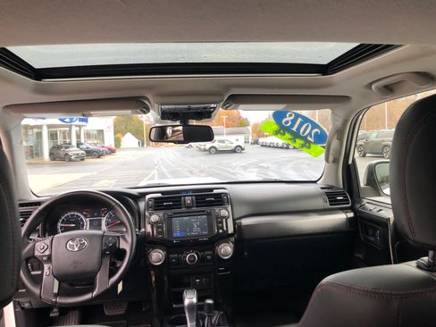 Used 2018 Toyota 4Runner TRD Off-Road Premium image 32