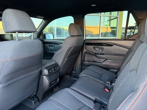 Used 2023 Honda Pilot Sport image 32
