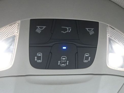 Used 2024 Chrysler Pacifica Touring-L FWD image 15
