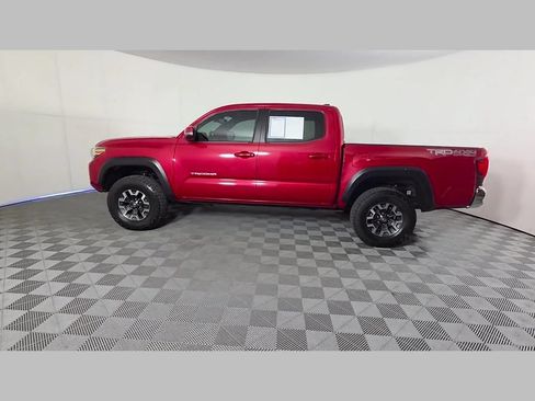 Used 2018 Toyota Tacoma TRD Off-Road AWD/4WD image 43