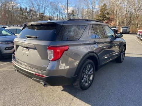 Used 2021 Ford Explorer XLT w/ Equipment Group 202A image 6