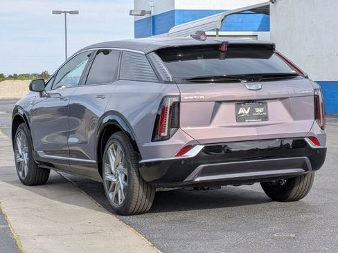 New 2026 Cadillac Optiq Luxury 1 image 36