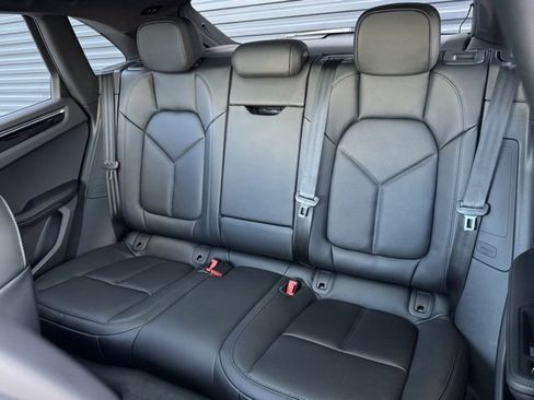 New 2026 Porsche Macan image 32